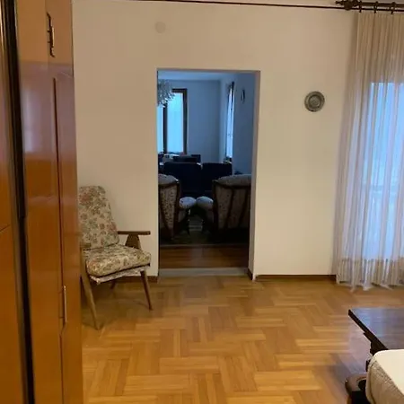 - Apartman *
